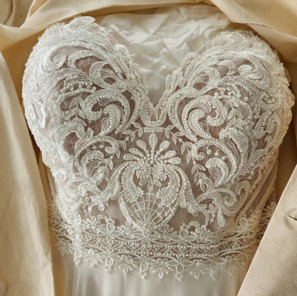 Maggie Sottero wedding dress - Picture 2 of 16